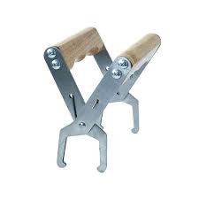 Chwytacz do ramek pszczelich z drewnianą rączką